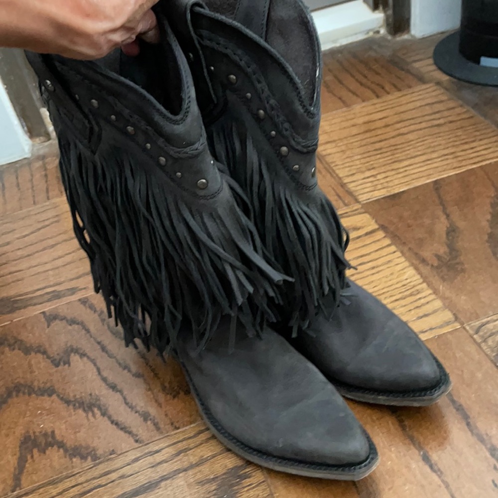Liberty Black fringe cowboy boots sz9